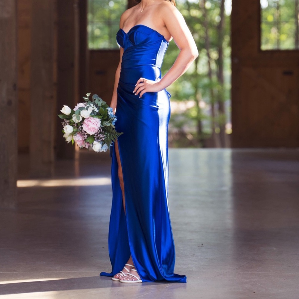 Elegant Blue Strapless Evening Gown